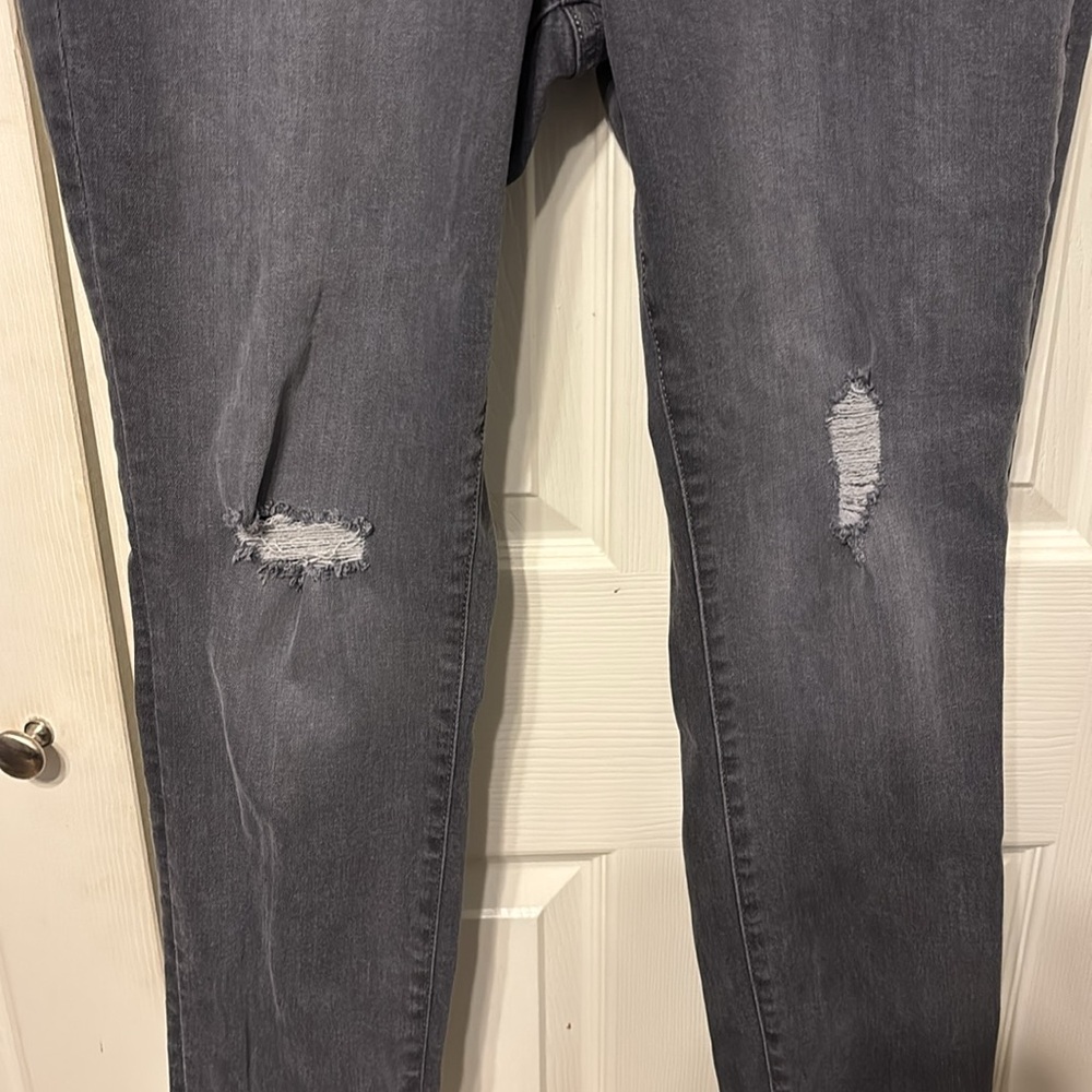 Universal Thread Distressed Mid-Rise Skinny Jeans - Picture 3 of 11